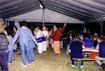 Gli Hare Krishna durante una delle tante danze